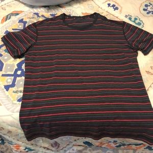 Men's lululemon T shirt.